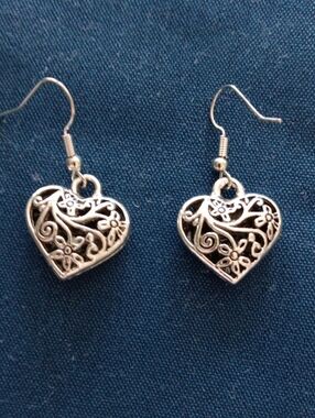 Silver Heart Filigree Dangle Earrings - Floral Design